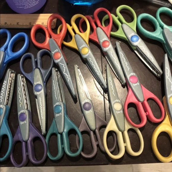 Used 27 Assorted KRAFT EDGERS SCISSORS - Picture 1 of 6